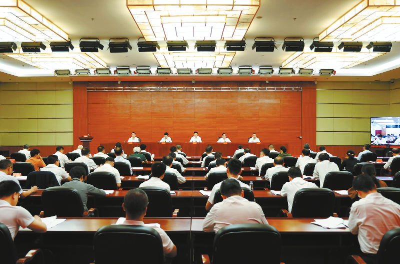 全市2025年重點項目攻堅推進會召開